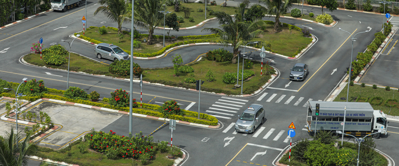 Marketing Trung Tâm Lái Xe: 8 Sai Lầm “Đốt Tiền” & Lời Giải Để Học Viên Tự Tìm Đến